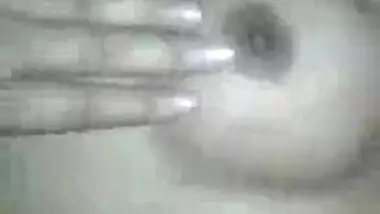 Desi girl nude show for the first time on cam