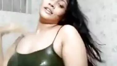 Curvy Desi girl with no panties on dancing in the shower XXX video