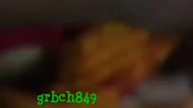 1258 Indian aunty boobs press in blouse