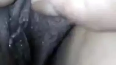 Wife's XXX slit is so sexy that Indian man can't stop staring at it