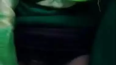 Teen Desi chick gets it on alone with toothbrush in solo XXX show