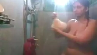 indian latest Bangla Beauty Aunty Captured Her Bath Video for Lover - SlutLoad ™