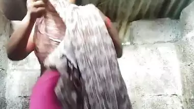 Thick boobs Bengali girl nude in bathroom viral MMS