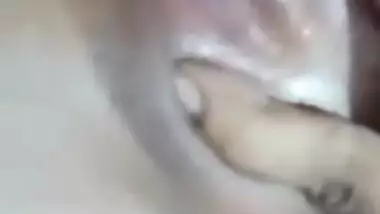 Sultry Desi whore demonstrates and fingers XXX pussy in the bathroom