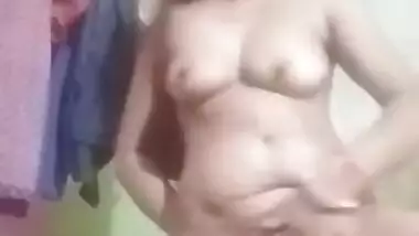 Aunty is wet and sexy taking towel off and showing off XXX zones