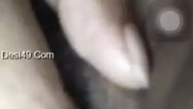 Amateur XXX video of Indian who slowly stimulates her hairy clitoris
