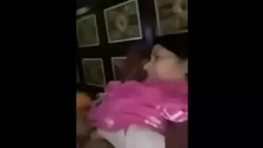 Phone conversation doesn't prevent Desi woman from doing XXX things