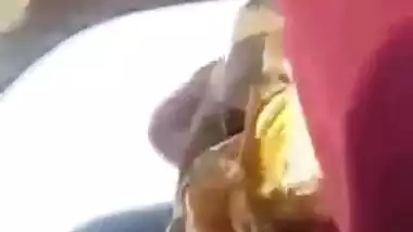 Maa ki bahen ko choda car mei