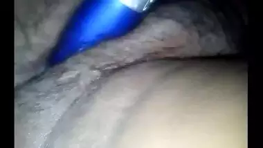 Desi girl masturbating with hair brush front of cam