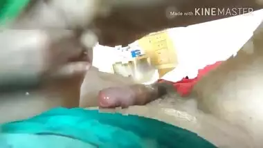 Randi ne lund ko chut mai le kar uspar susu ki