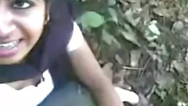 Homely Mallu Girl’s Outdoor Porn