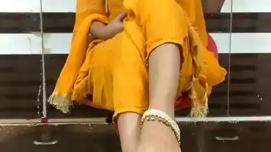 Nidhi Goel Showing Boobs in Kitchen