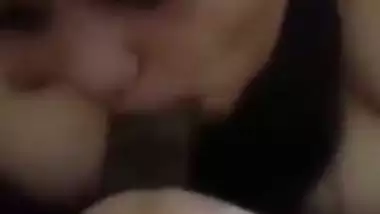 Chubby lady sucks a dick and records blowjob MMS