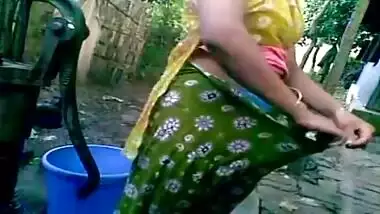 Anushka shower of lust. video2porn2
