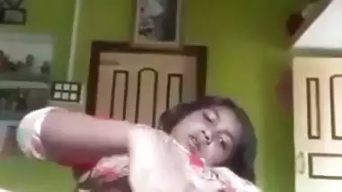 Young village girl’s nude MMS of masturbation