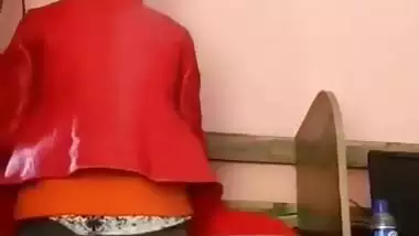 Hijabi girl’s Pakistani porn from her computer class