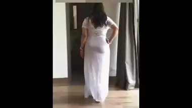 Gigantic Jiggling ass desi bhabi sexy Catwalk