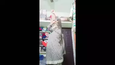 Unsatisfied mallu chechi viral nude videos and shower bath