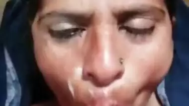 Beggar aunty sucking dick of a horny customer at his home