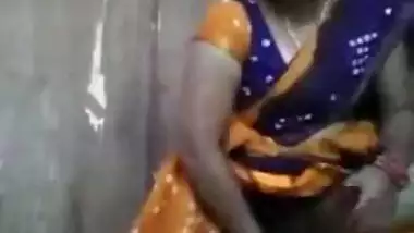 Smiling Indian bhabi tries out smth recent