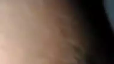 Desi housewife bares nipple but mustachioed guy licks it in XXX video