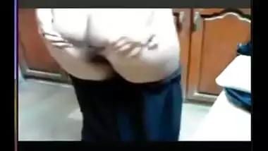 Desi girl exposing her big boobs on cam for lover